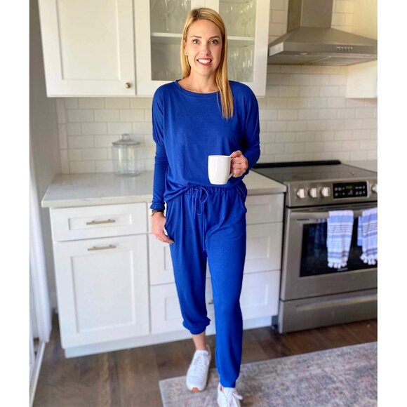 Versatile Women's 2-Piece Jogger Set: Cozy Top & High Waist Pants for Travel - Picture 2 of 5